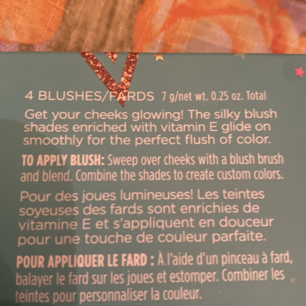 Glimmer glow up mega  palette : 30 eyeshadows, 4 blushes with applicator &mirror - Picture 6 of 8